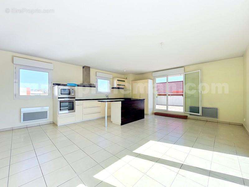 Appartement_T4_Annemasse_Proche_Genève_Ceva_tram_Suisse_investissement_hyper_centre_Séjour_cuisne_terrasse_ - Appartement à ANNEMASSE