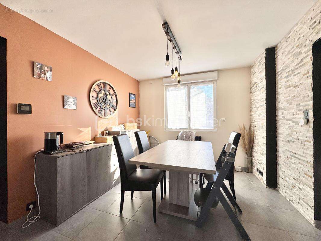 Maison R+1 de 135 M2 sur une parcelle de 413M3 ET Piscine semi enterrée - photo 5
