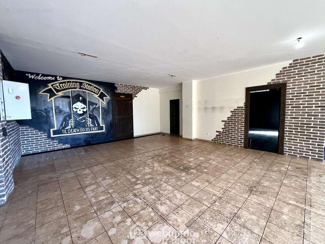 Elle possède deux accès - Commerce à BIGUGLIA