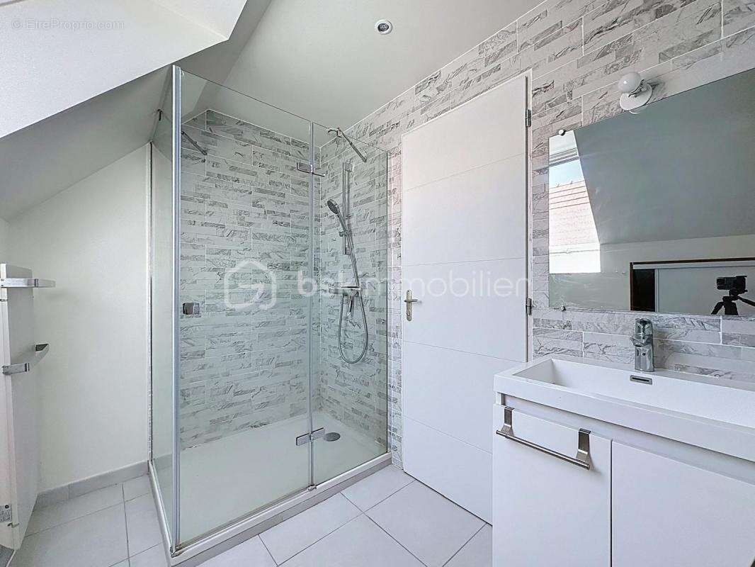 Maison à SAINT-PIERRE-DU-PERRAY