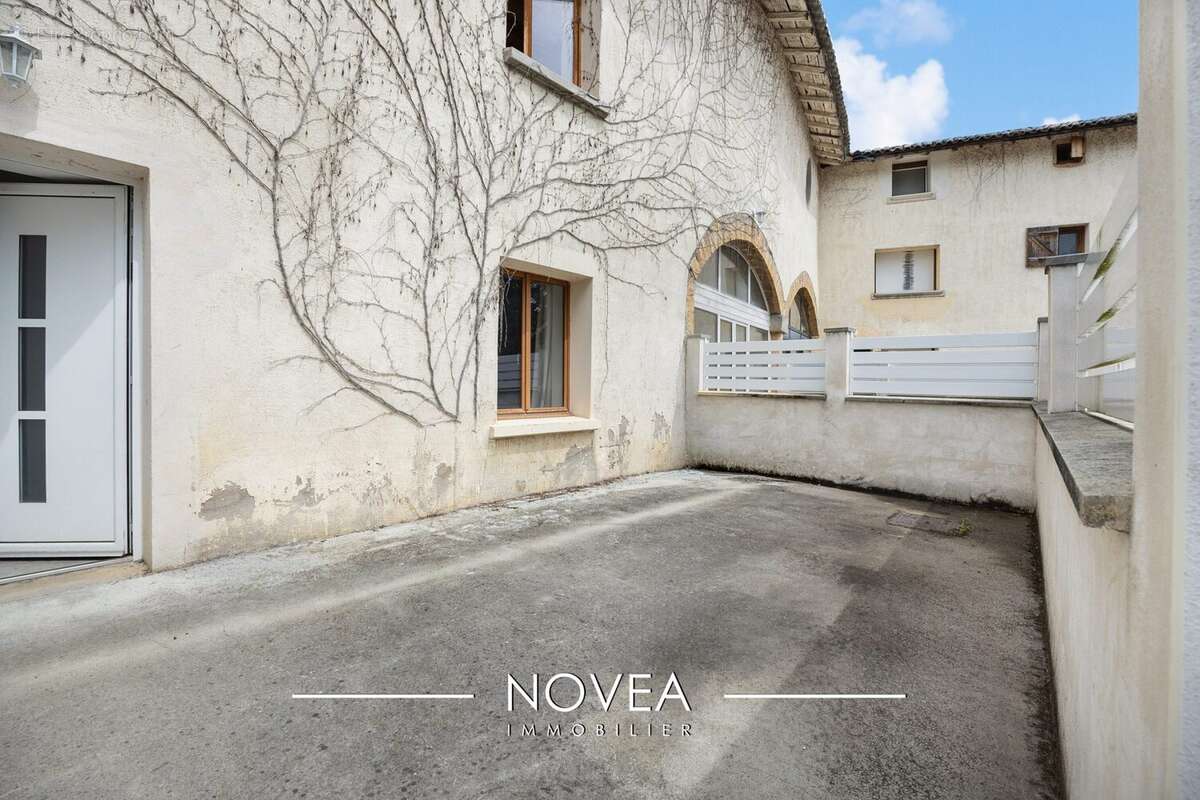 Maison à NEUVILLE-SUR-SAONE