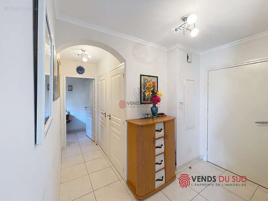 EXCLUSIVITÉ  Superbe T3 avec Terrasse, Parking, Piscine - photo 7