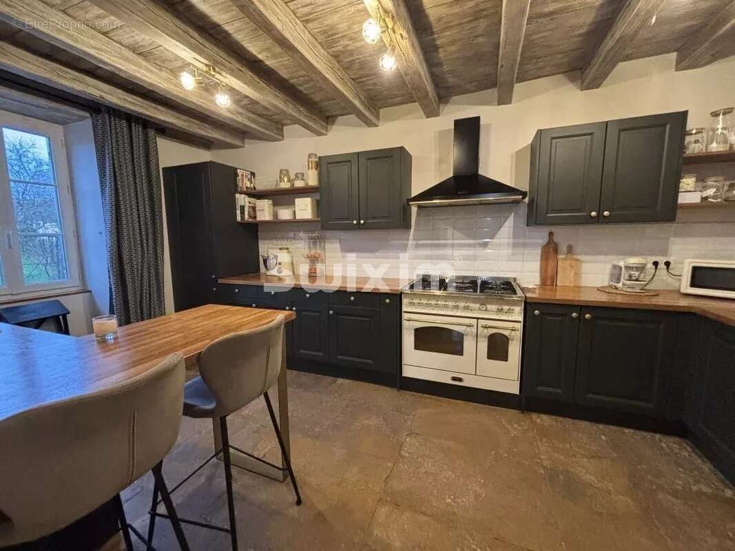 Maison à AVALLON