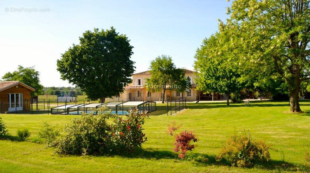 Propriété de caractère avec chambres d'hôtes et gîtes — au cœur d'un cadre verdoyant et bucolique - photo 2