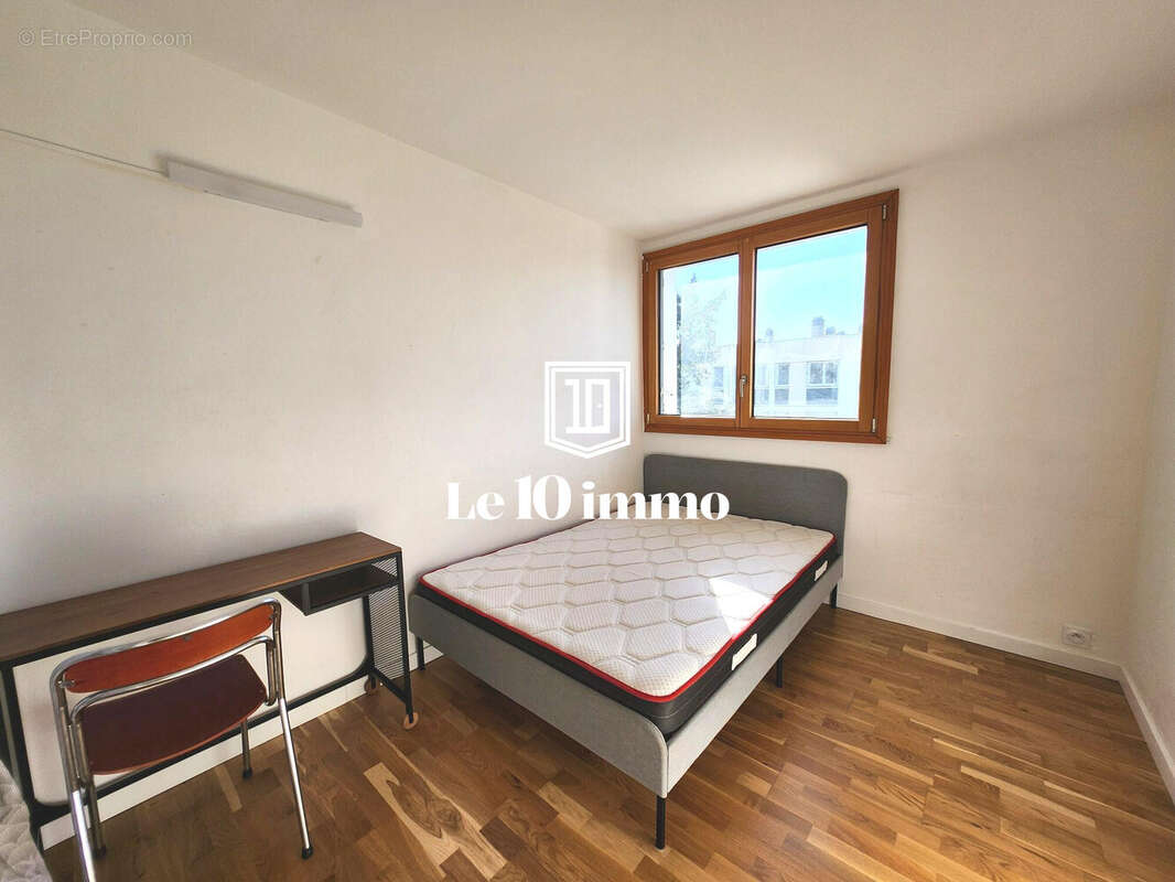 Chambre 2 - Appartement à CHOLET