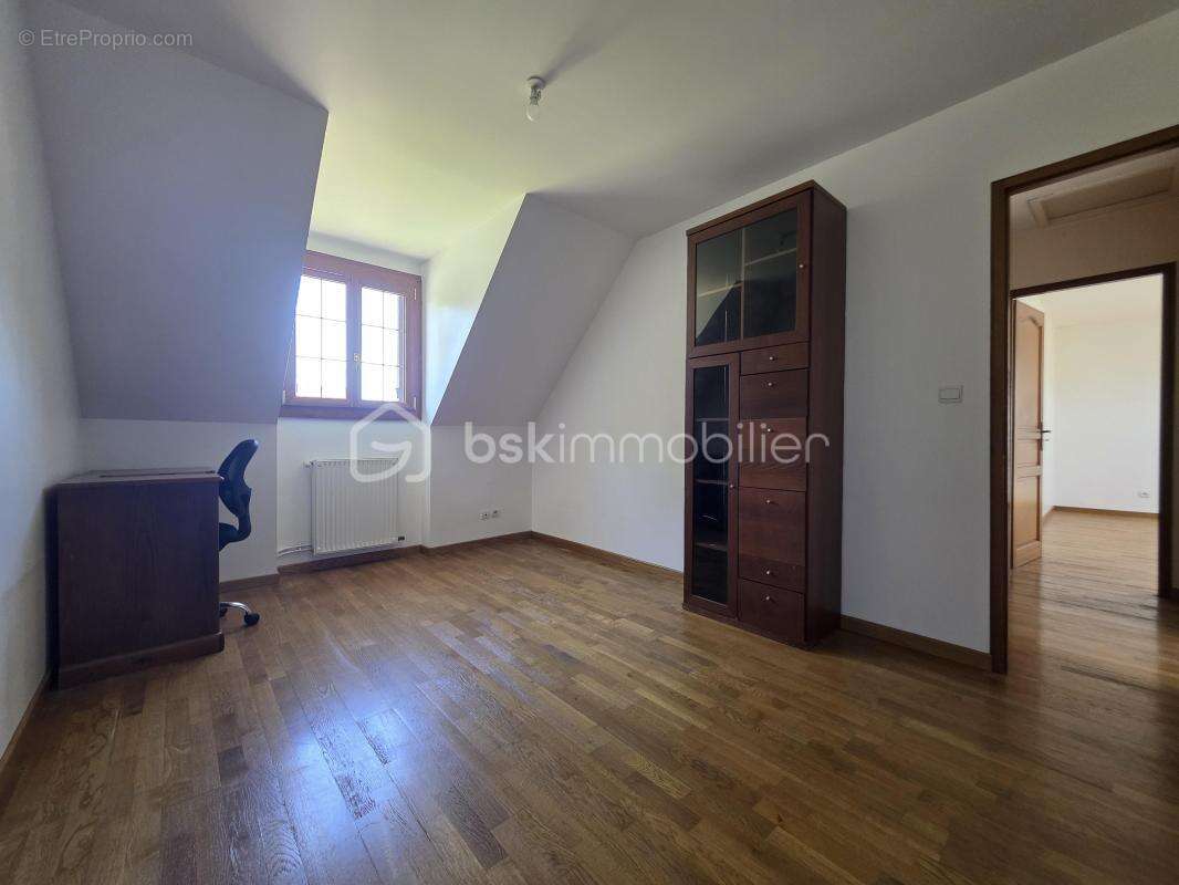 Maison à MONTCOURT-FROMONVILLE