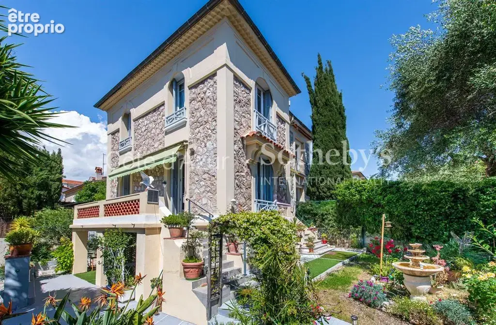 Rare, Nice quartier des Poètes, maison avec jardin, garage et fort potentiel locatif. - photo 7