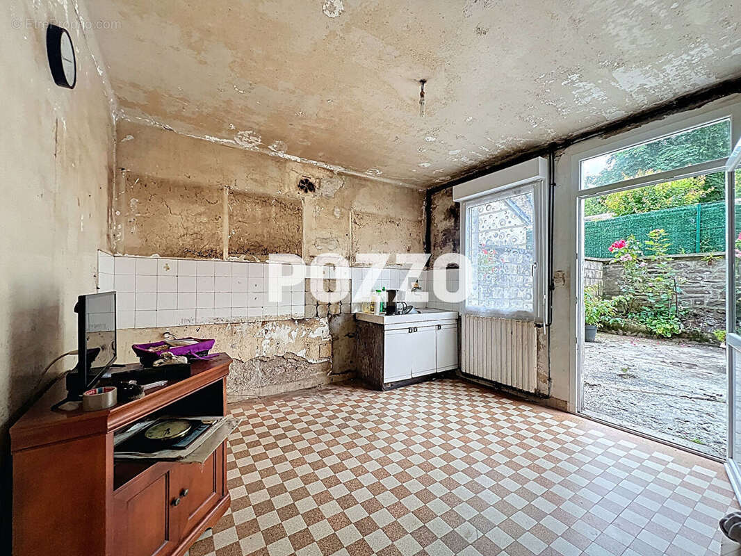 A Vendre - Juvigny Les Vallées - Maison 9 pièce(s) 136 m² - Centre-bourg - photo 5