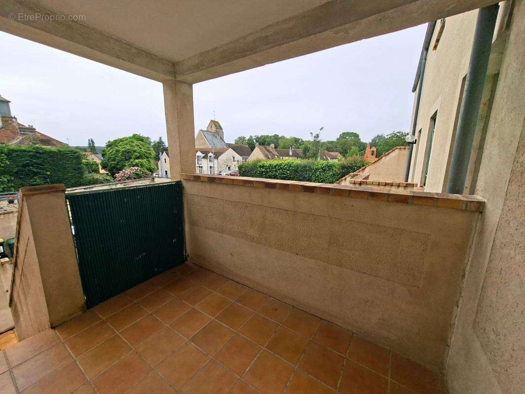 Appartement à SAINT-MAURICE-MONTCOURONNE