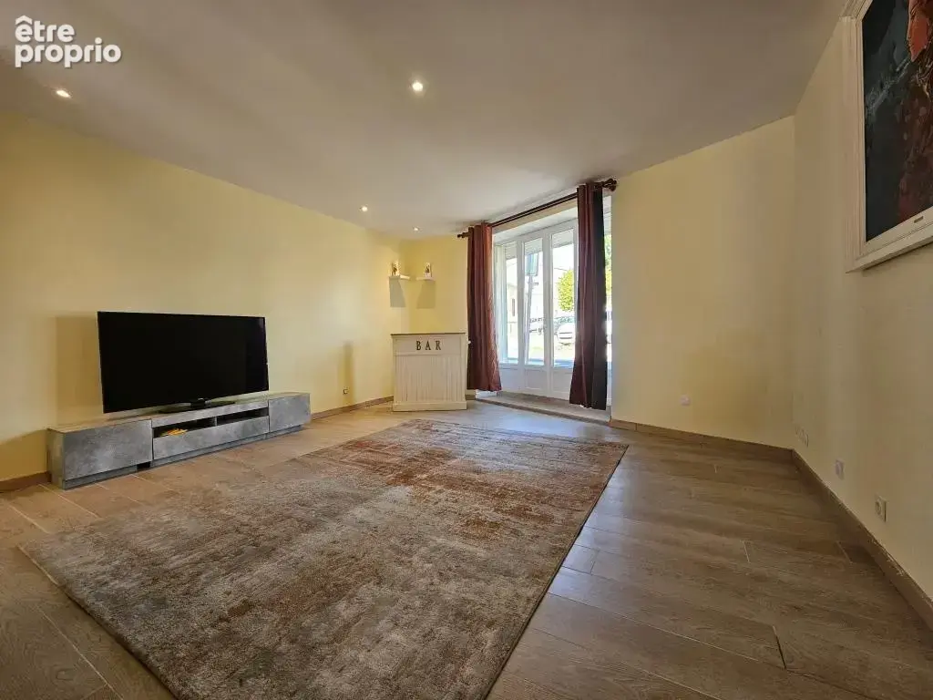 Maison centre bourg 130m2  -  3 chambres à Saint Savin - photo 2