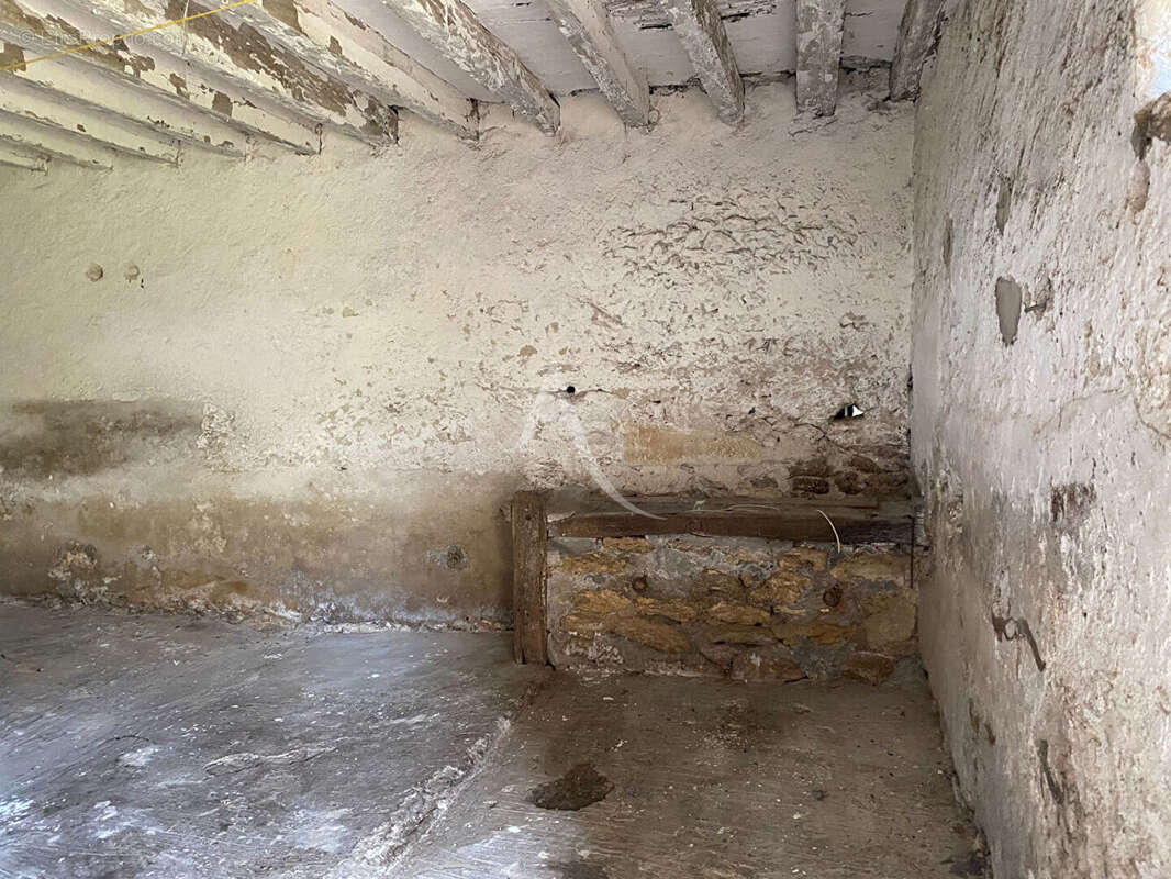 Maison à SAINT-SULPICE-DE-POMMERAY