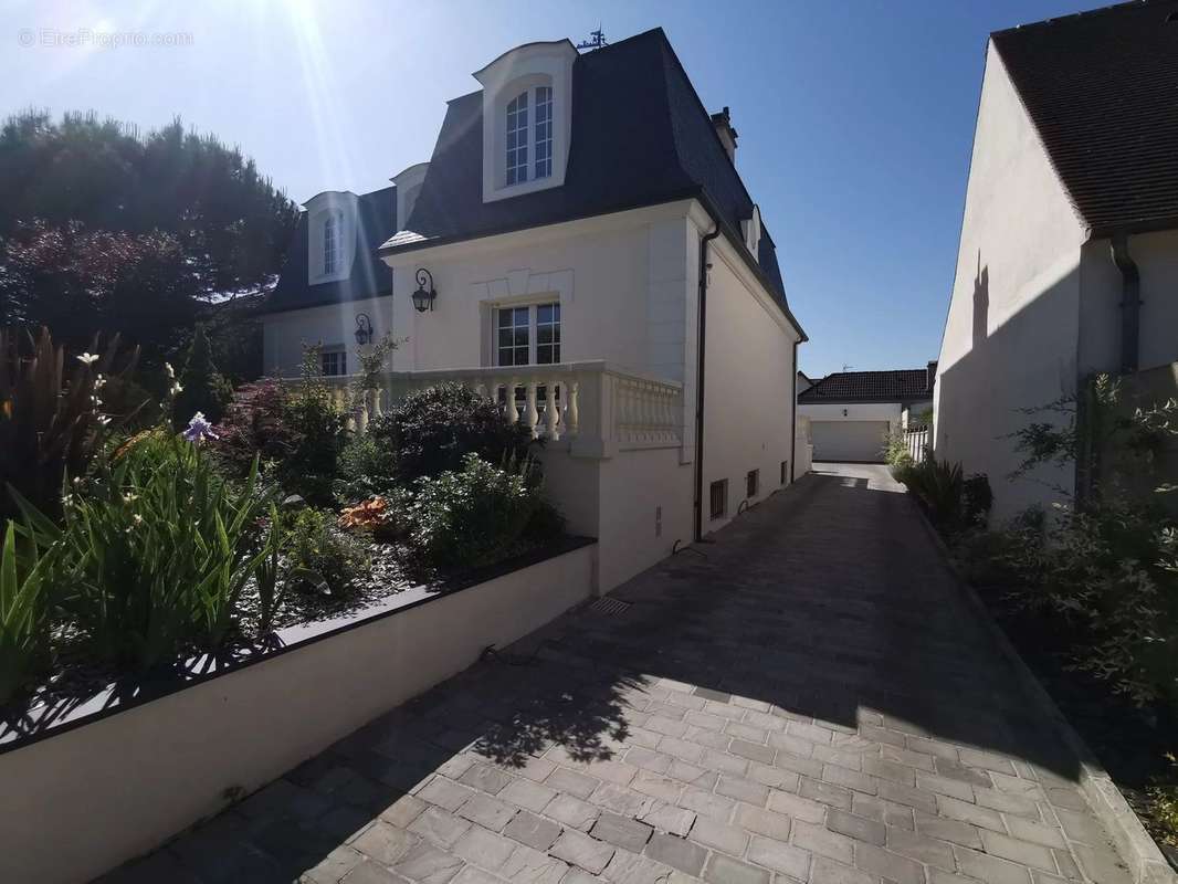 Maison à CHAMPS-SUR-MARNE