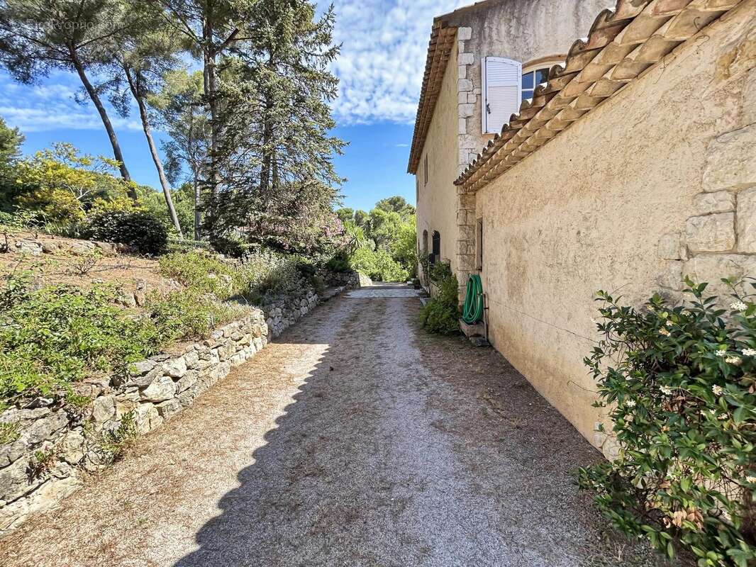 Propriété de caractère à Antibes – Quartier Eucalyptus - photo 32