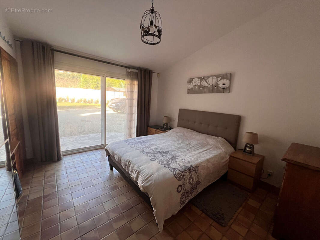 Belle maison  Etang de l'Olivier sur 4000 M2 de terrain divisible et constructible - photo 13