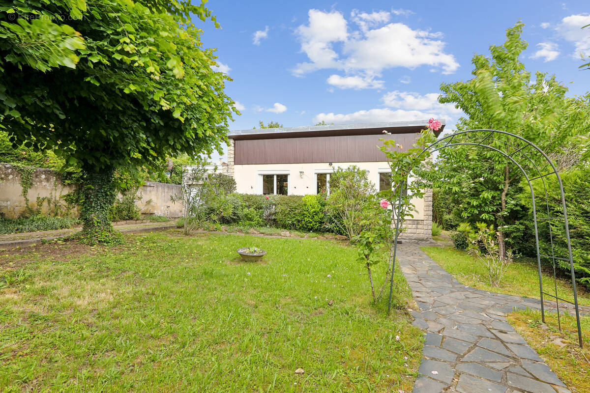 Maison à SAVIGNY-SUR-ORGE