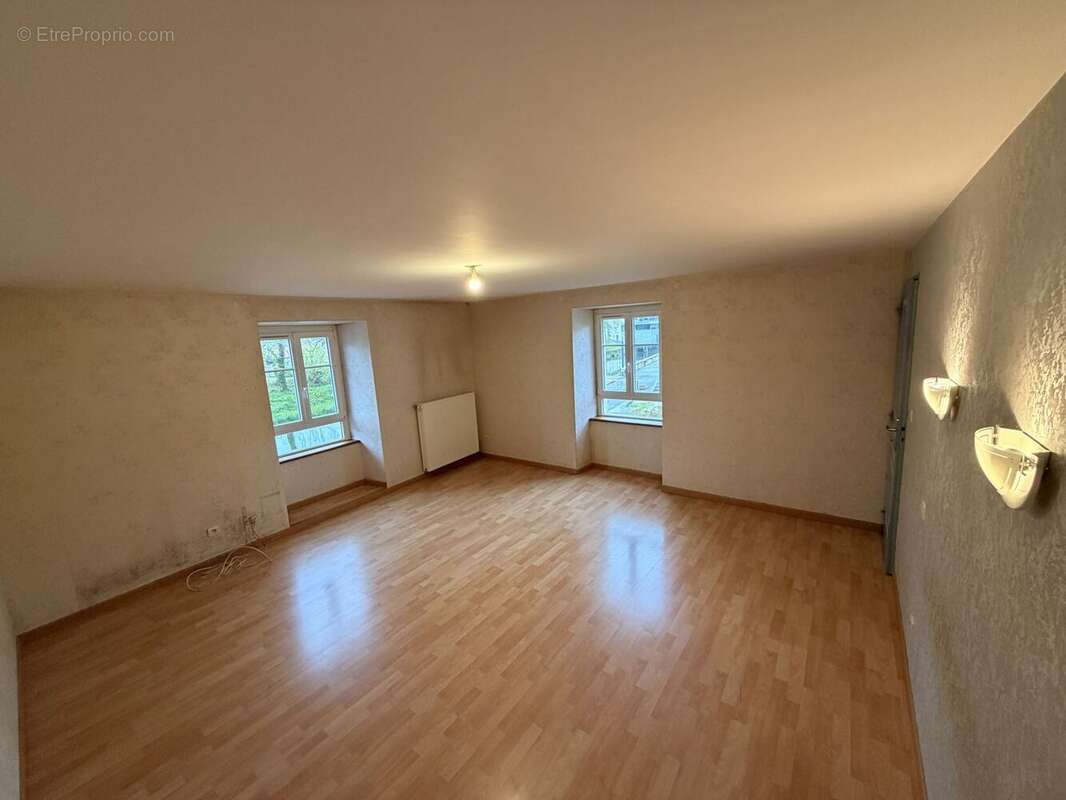 Maison à PORT-SUR-SAONE