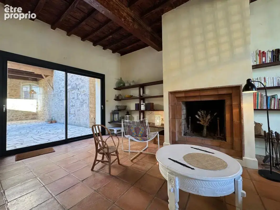 Maison de caractère du XVIe siècle : charme historique, terrasse de 80 m² et garage - photo 7