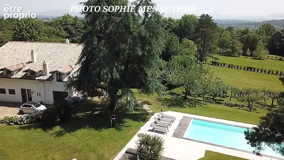 Propriete d' exception sur 3 hectares de 450 m2 habitables - photo 32