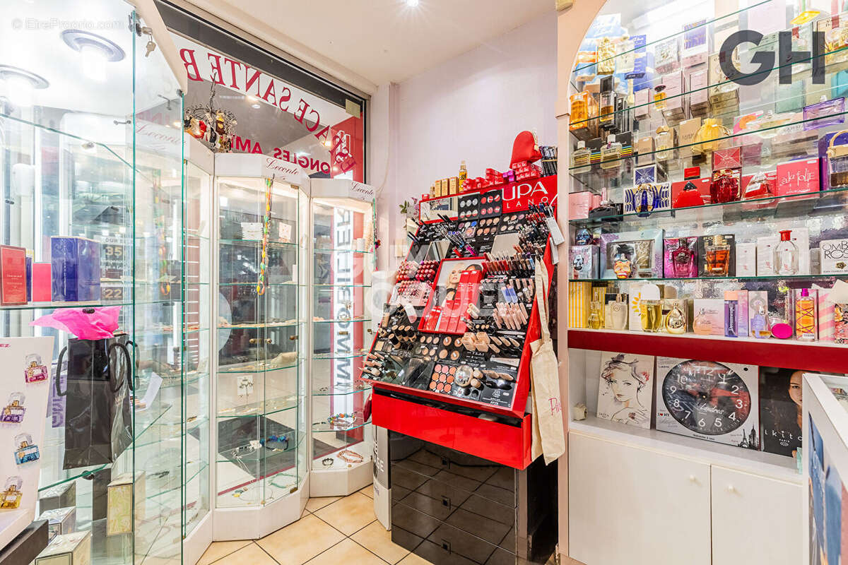 Commerce à SAINT-PIERRE-DU-PERRAY