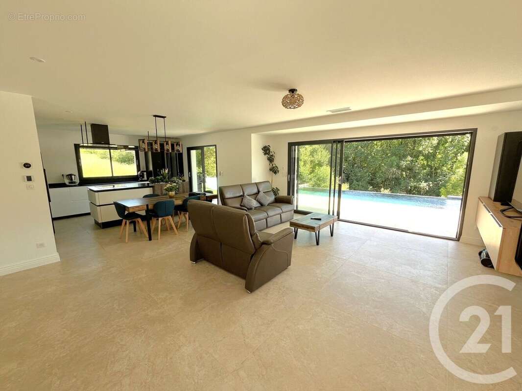 Maison 196 m² à Goyrans  - photo 3