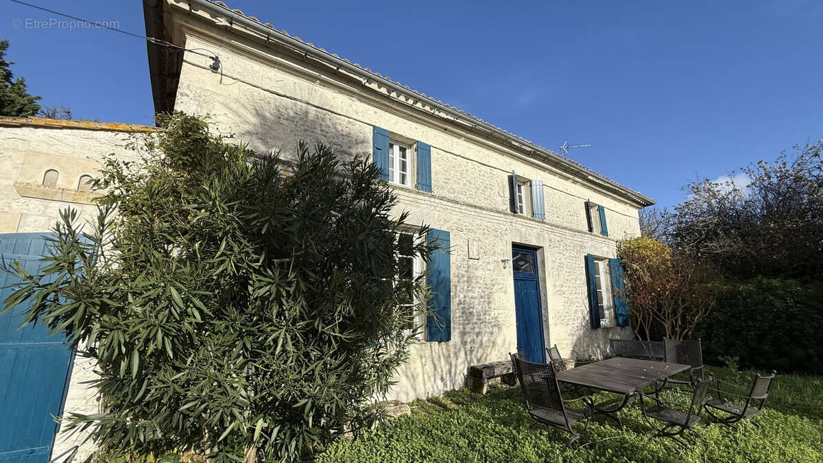 Maison à MORTAGNE-SUR-GIRONDE