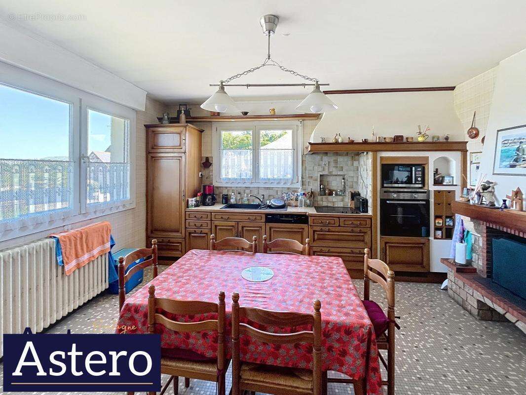 Maison à SAINT-BROLADRE