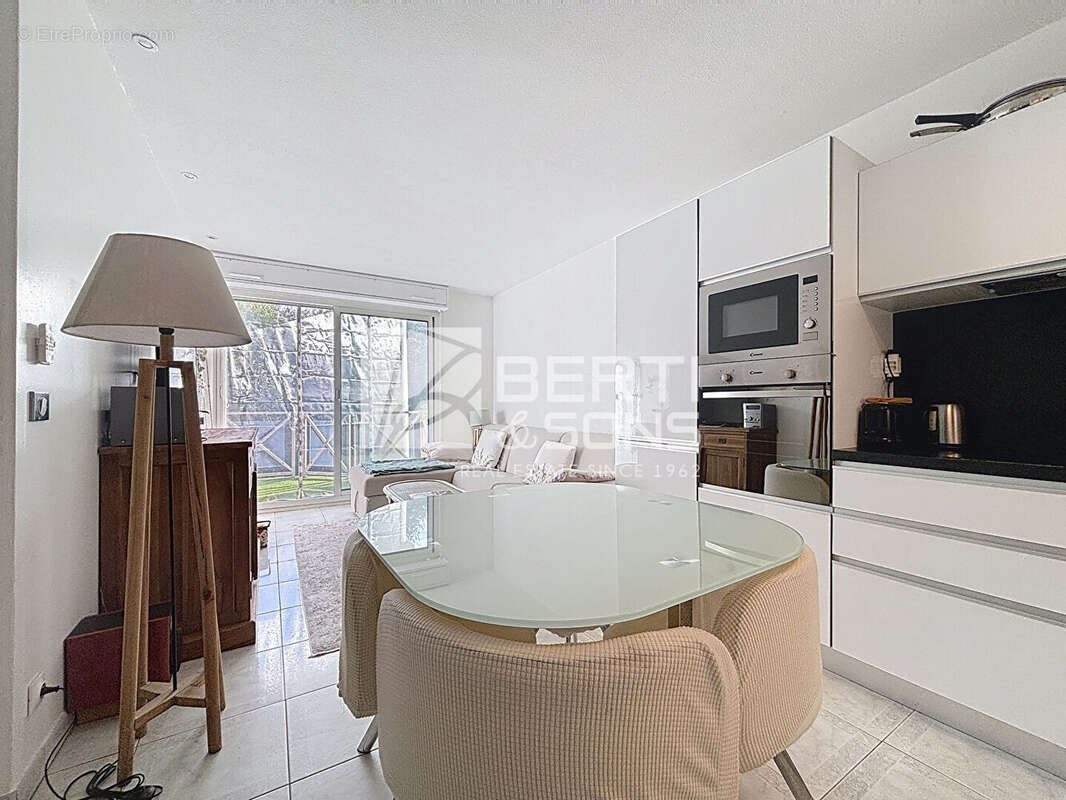 Appartement à MANDELIEU-LA-NAPOULE