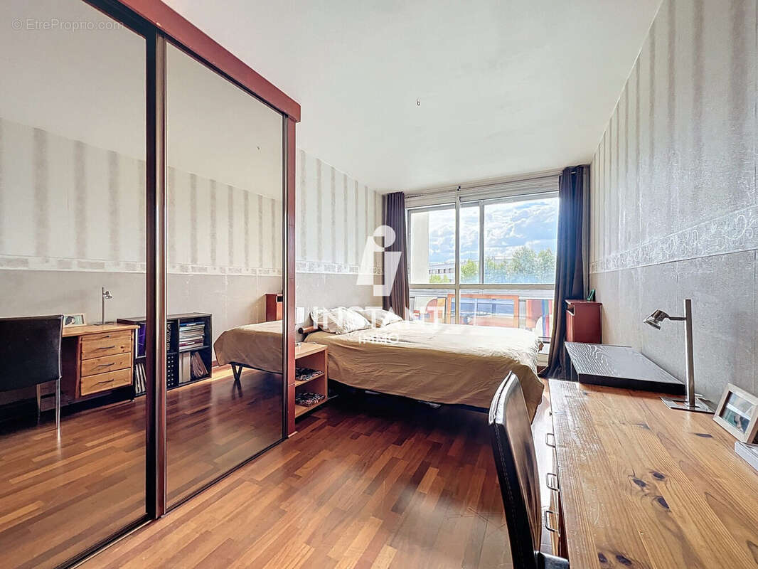 Chambre 1 - Appartement à MAISONS-ALFORT