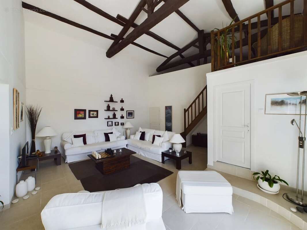 Belle rénovation pour cette Maison de village de 3 chambres/3 salles de bain avec jardins paysagers. - photo 3