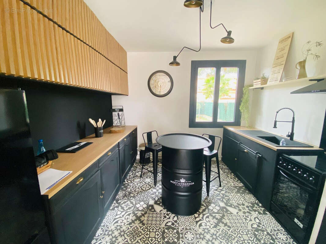 Maison à SAINT-LAURENT-DE-LA-SALANQUE