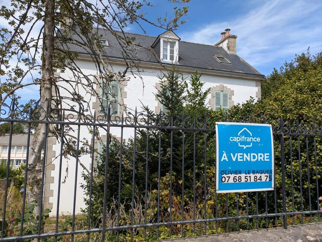 Guemene sur scorff maison bourgeoise  7 pièces 185 m² environ avec garage et dépendances,un puits une parcelle de 3706m² - photo 2