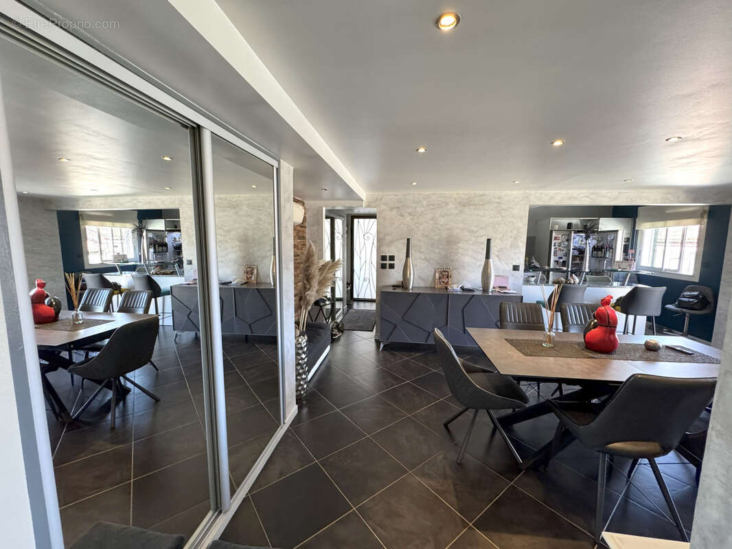 Appartement à SAINT-CYR-SUR-MER