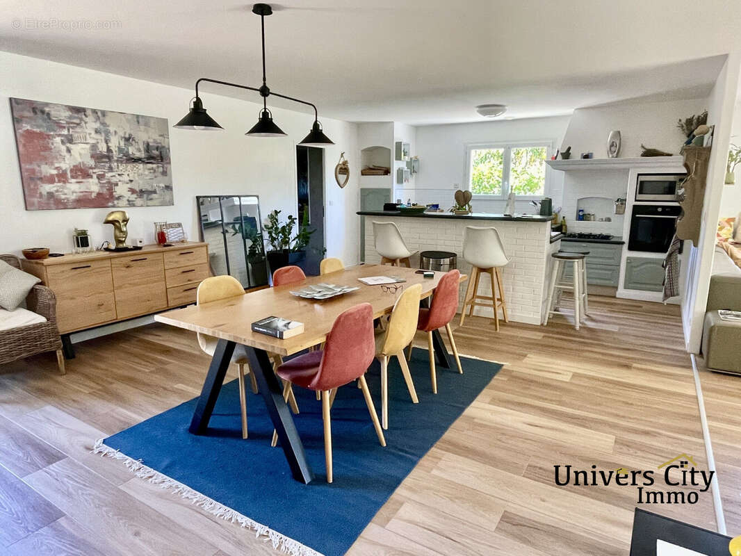 Maison 157 m² à Saint-Colomban  - photo 2