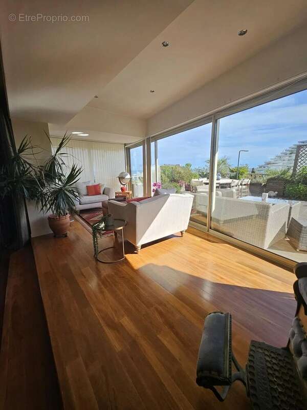 Appartement à VILLENEUVE-LOUBET