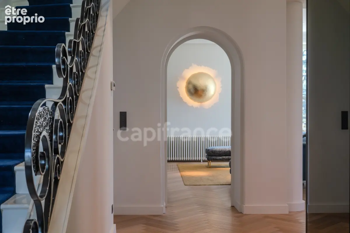 Une propriété de caractère, discrète et élégante, où le charme de la Belle Époque rencontre le confort d’une rénovation récente - photo 4