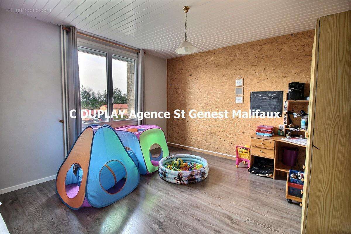 Maison à SAINT-ROMAIN-LACHALM