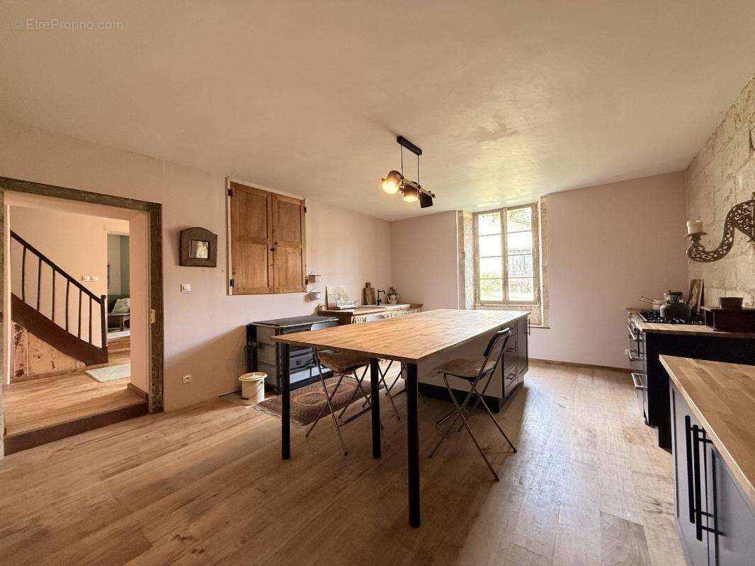 Maison à AUBETERRE-SUR-DRONNE