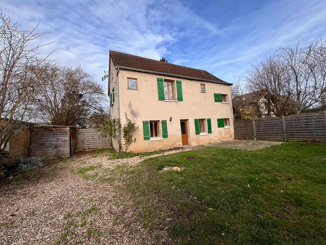 Maison à JOUY-SUR-EURE