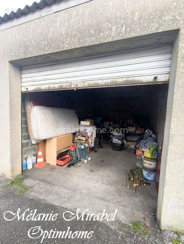 Parking à CONCHES-EN-OUCHE