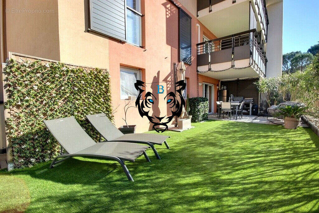 Appartement à ROQUEBRUNE-SUR-ARGENS