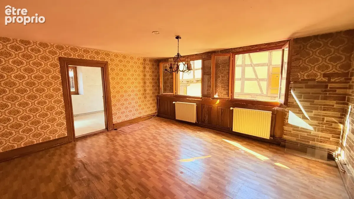 Maison de village à rénover avec cour, dépendance, garage et un beau potentiel au calme - photo 9