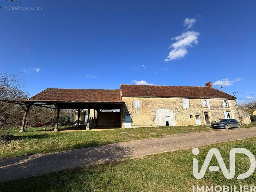 Photo 1 - Maison à ETAIS-LA-SAUVIN