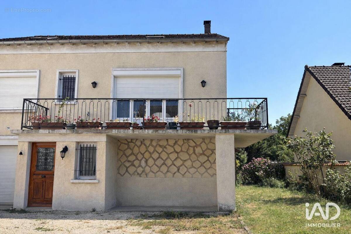 Photo 1 - Maison à BRIE-COMTE-ROBERT