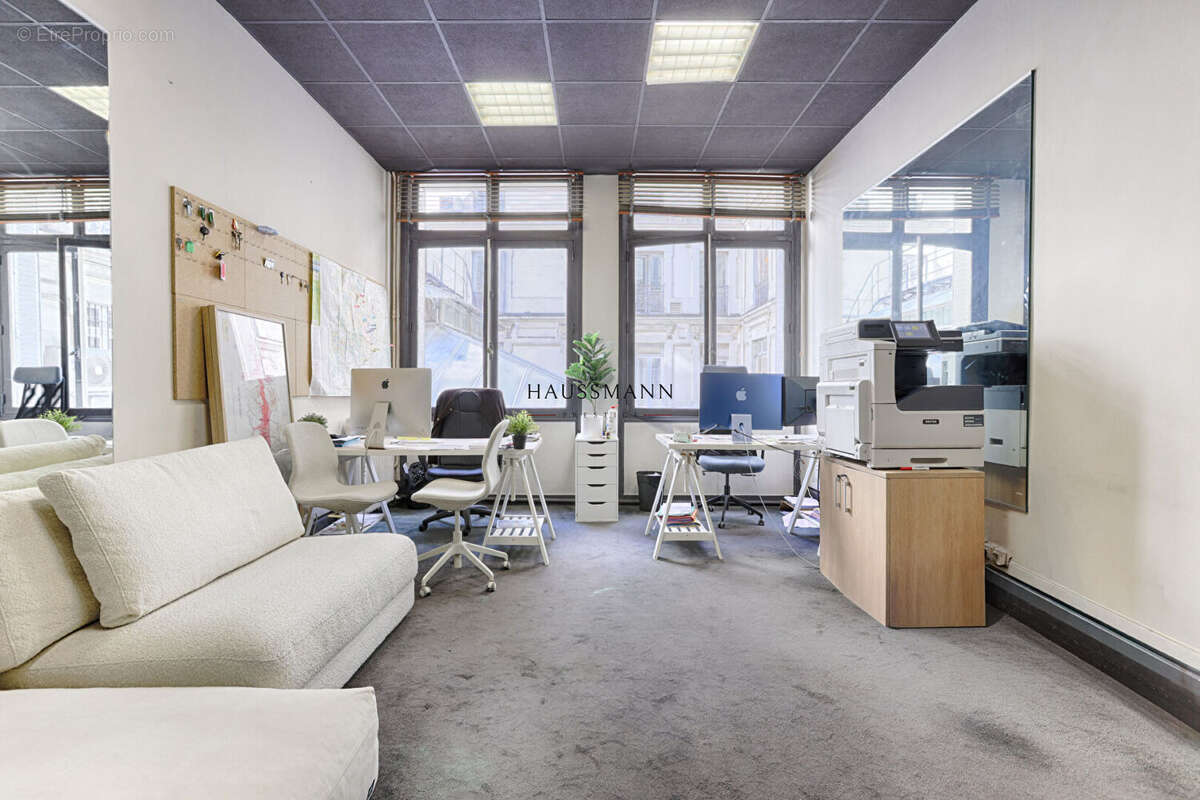 Commerce à PARIS-8E