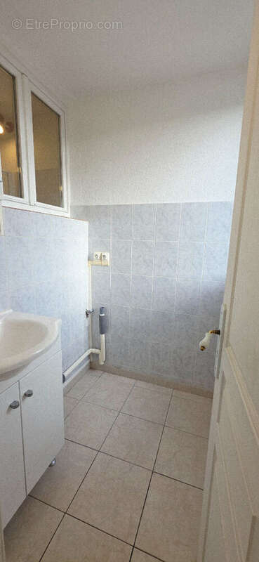 Appartement à BAGNOLS-SUR-CEZE