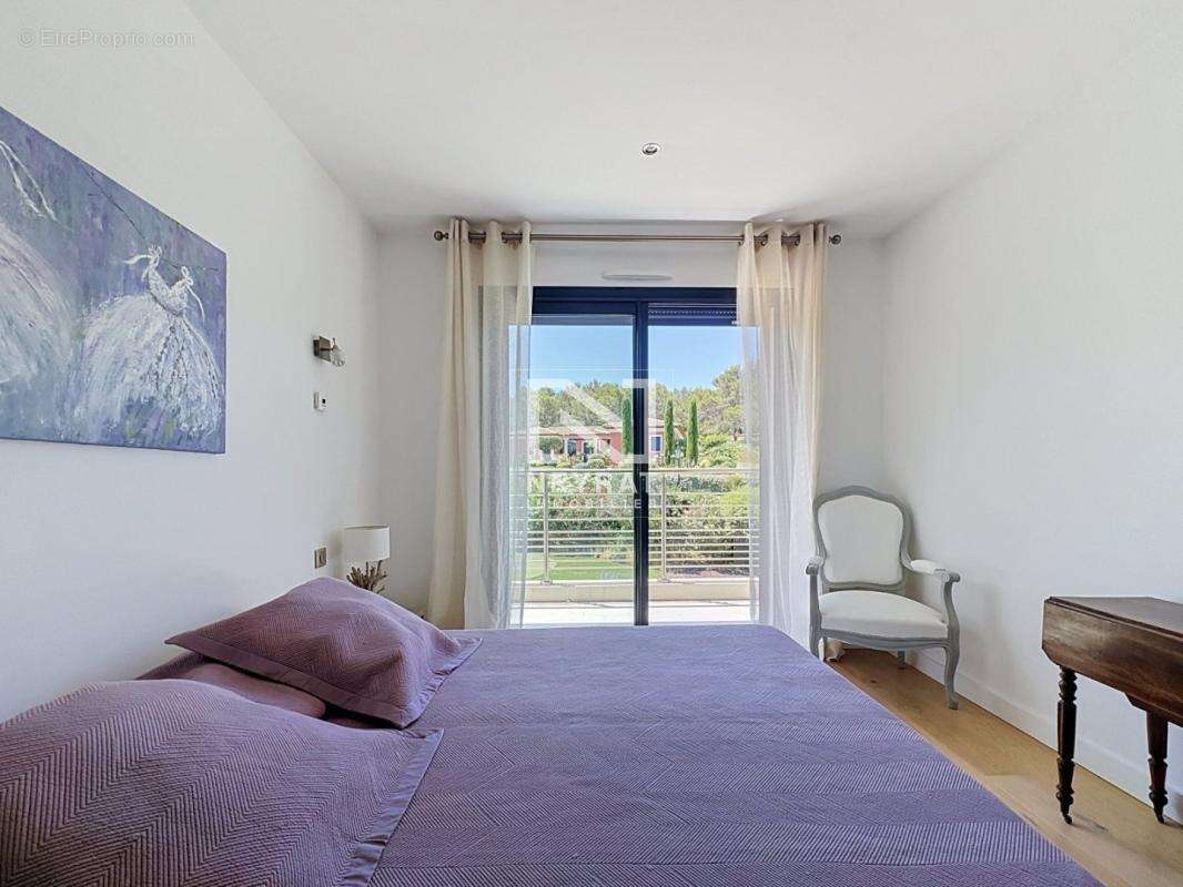 SAINT RAPHAEL - L'élégance contemporaine au cœur un écrin de verdure - photo 11