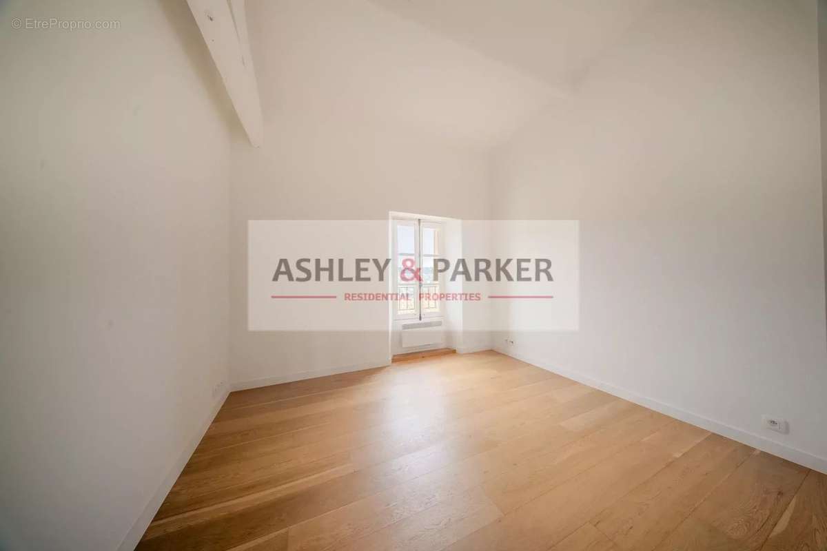 Appartement à LA COLLE-SUR-LOUP