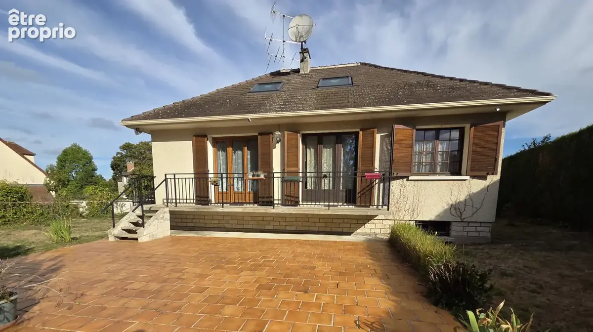 Photo Maison à Bullion au prix de 275 000€