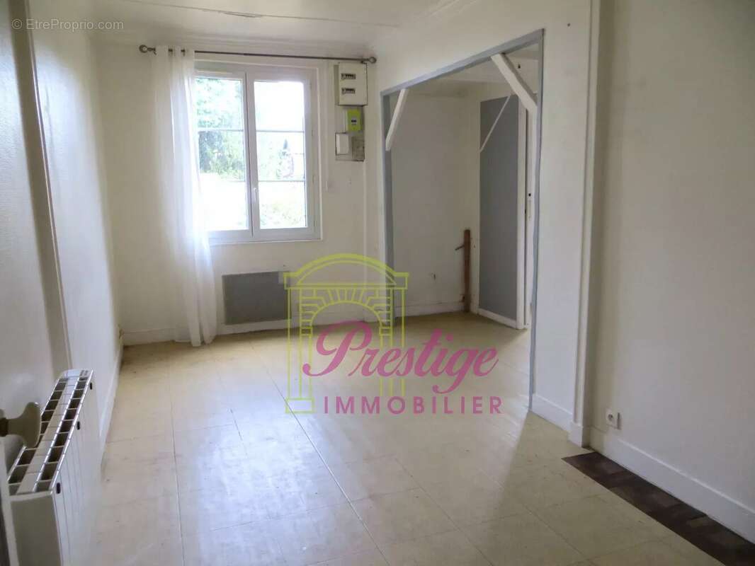 Maison à LE MESNIL-LE-ROI