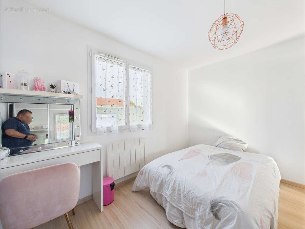 Maison à VEAUCHETTE